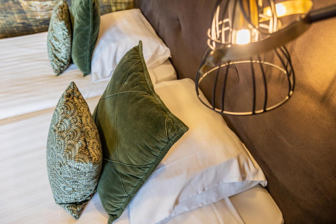 Hotel De Walvisvaarder Lies Bagian luar foto