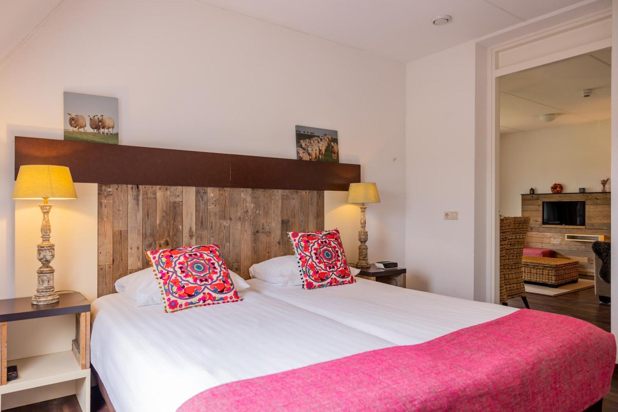 Hotel De Walvisvaarder Lies Bagian luar foto