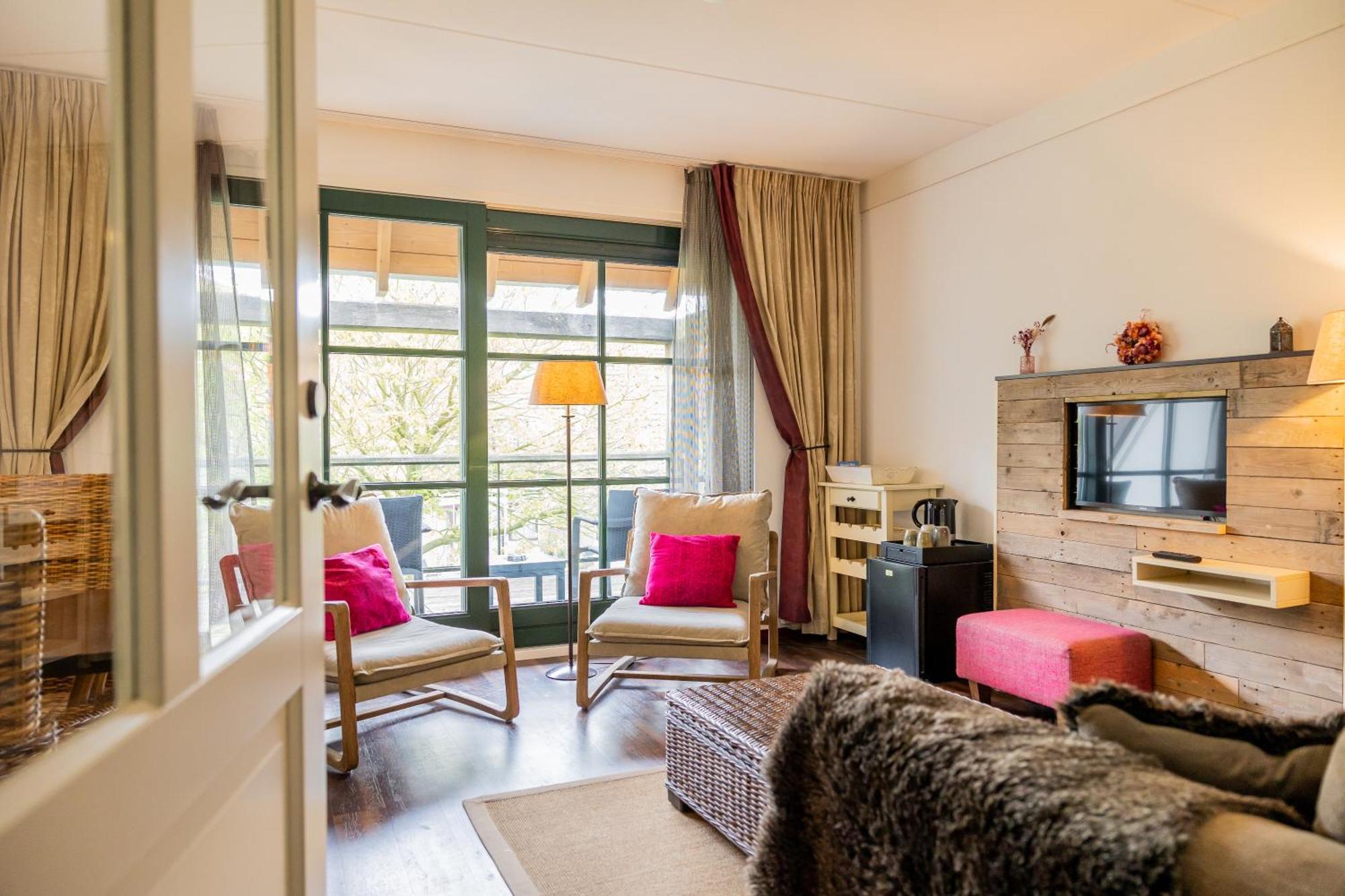 Hotel De Walvisvaarder Lies Bagian luar foto
