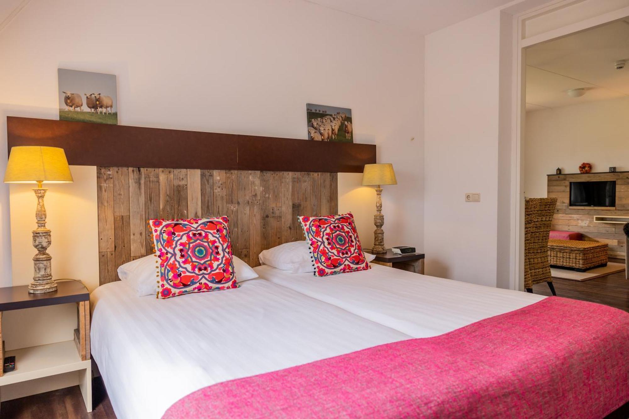 Hotel De Walvisvaarder Lies Bagian luar foto