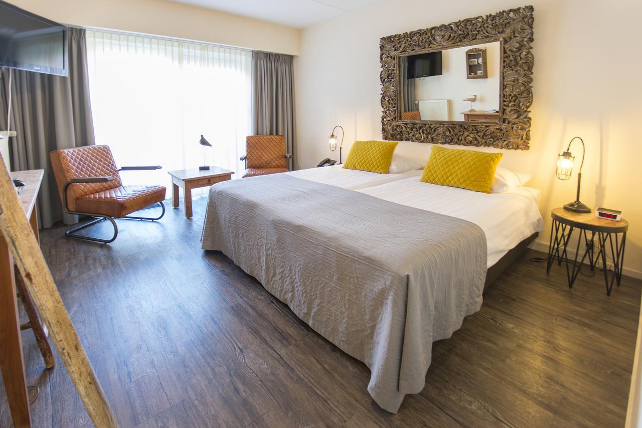 Hotel De Walvisvaarder Lies Bagian luar foto
